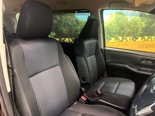 TOYOTA VOXY 2017 Image 31