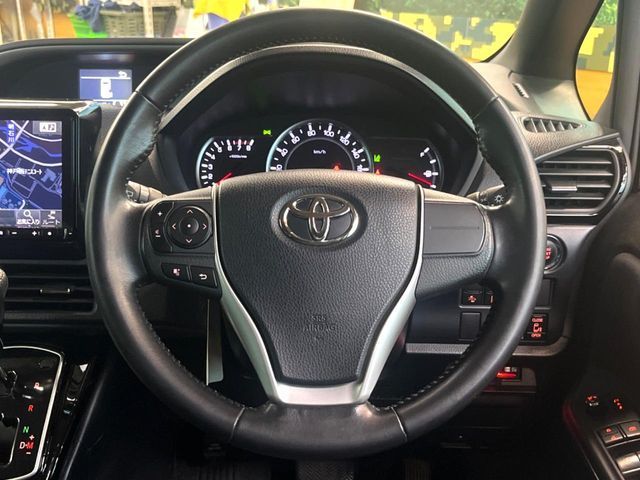 TOYOTA VOXY 2017 Image 31
