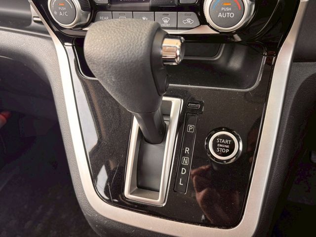 NISSAN SERENA  S-HYBRID 2017 Image 31