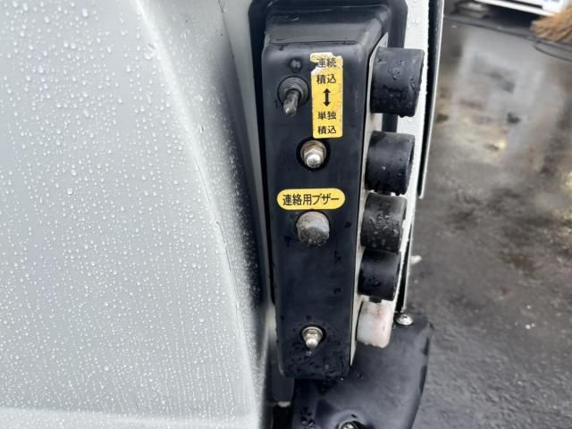 MITSUBISHI CANTER 2016 Image 31