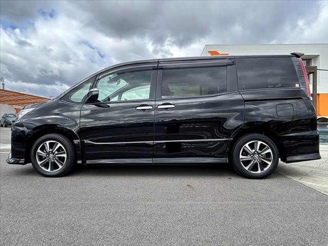 TOYOTA NOAH 2021 Image 31