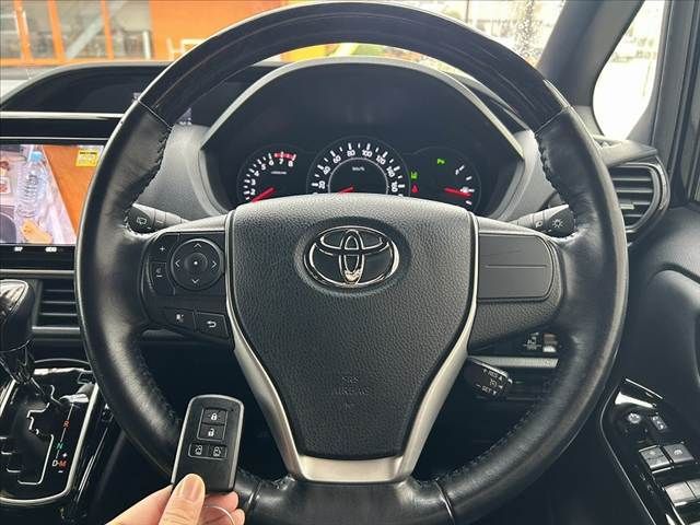 TOYOTA NOAH 2021 Image 31