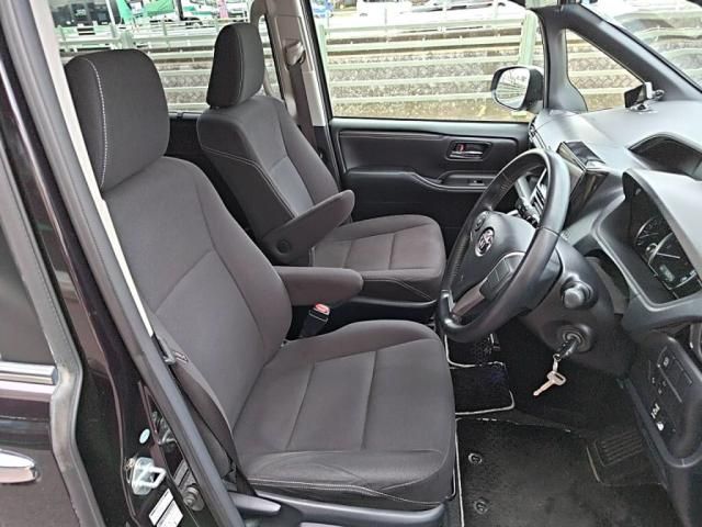 TOYOTA ESQUIRE 2017 Image 31