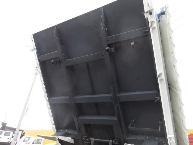 MITSUBISHI CANTER 2025 Image 31