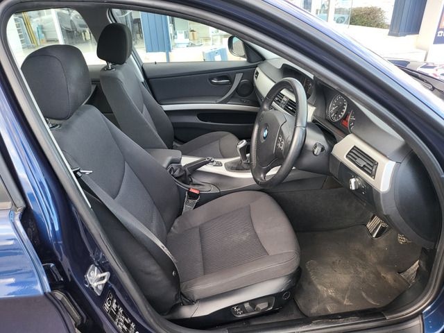 BMW 3SERIES SEDAN 2010 Image 31