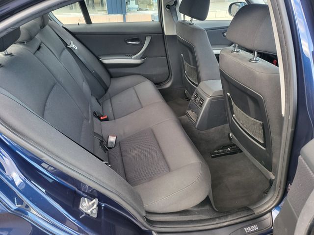 BMW 3SERIES SEDAN 2010 Image 31