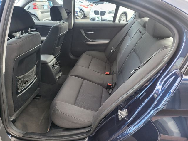 BMW 3SERIES SEDAN 2010 Image 31