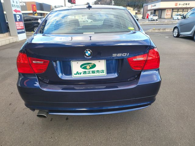 BMW 3SERIES SEDAN 2010 Image 31
