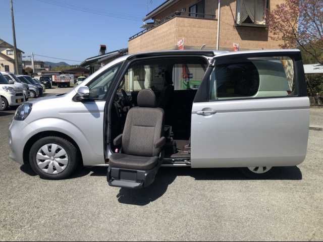 TOYOTA PORTE 2013 Image 31