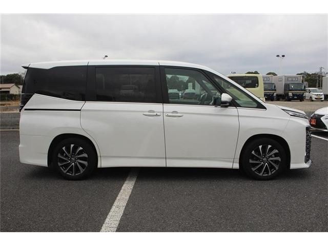 TOYOTA VOXY HYBRID 2023 Image 31