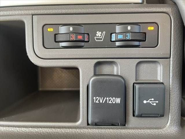 TOYOTA LANDCRUISER PRADO 2023 Image 31