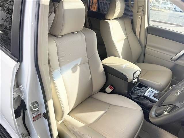 TOYOTA LANDCRUISER PRADO 2023 Image 31