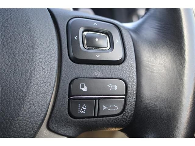 TOYOTA LEXUS IS200T 2017 Image 31