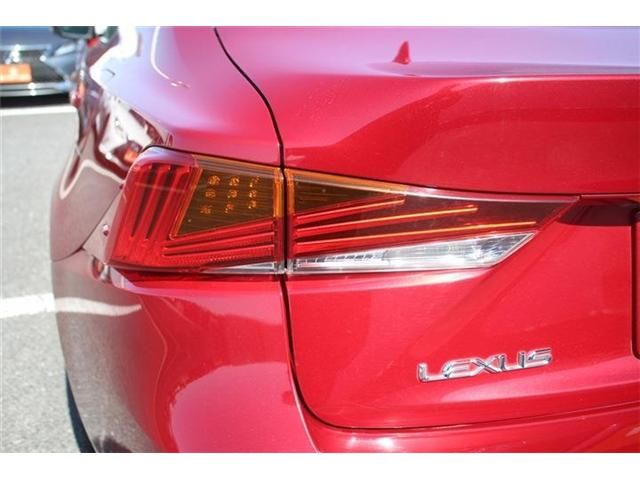 TOYOTA LEXUS IS200T 2017 Image 31