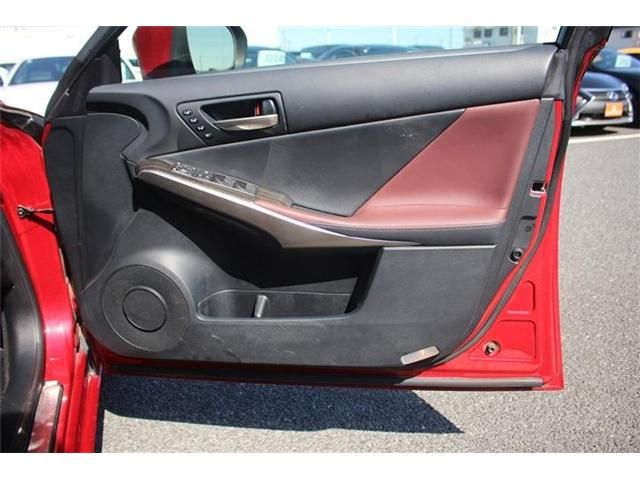 TOYOTA LEXUS IS200T 2017 Image 31