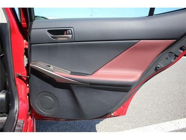 TOYOTA LEXUS IS200T 2017 Image 31