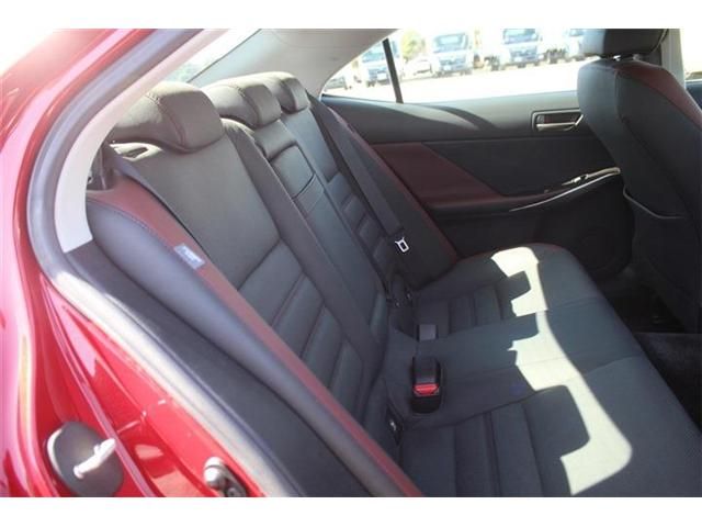 TOYOTA LEXUS IS200T 2017 Image 31