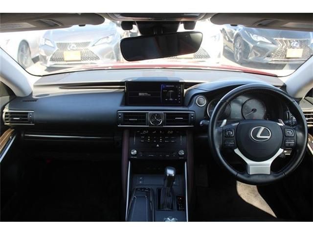 TOYOTA LEXUS IS200T 2017 Image 31