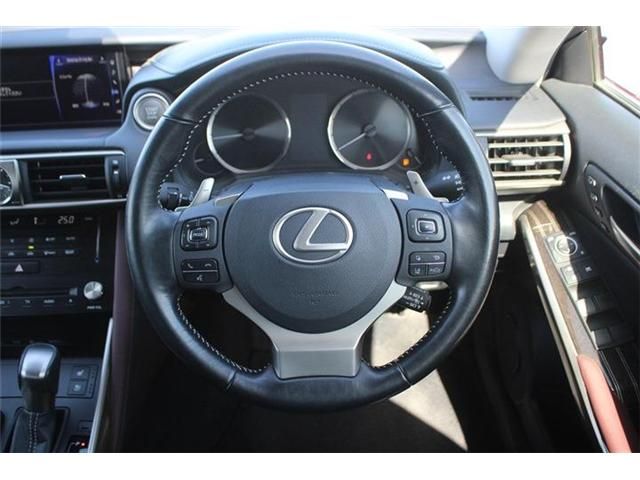 TOYOTA LEXUS IS200T 2017 Image 31