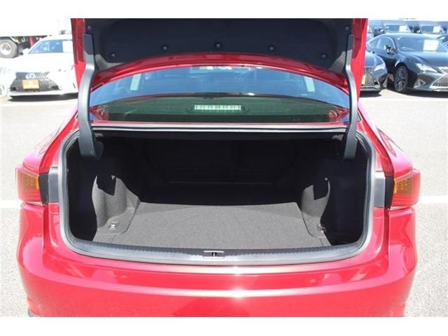 TOYOTA LEXUS IS200T 2017 Image 31