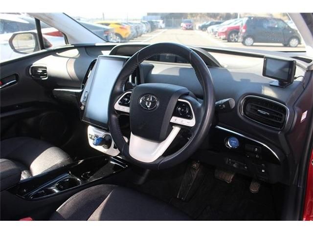 TOYOTA PRIUS PHV 2017 Image 31