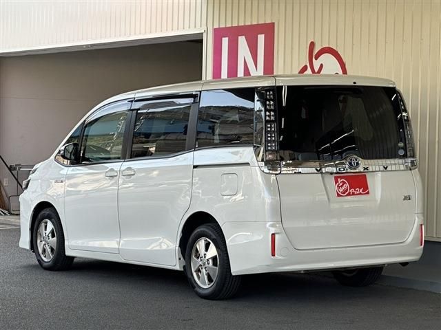 TOYOTA VOXY HYBRID 2015 Image 31