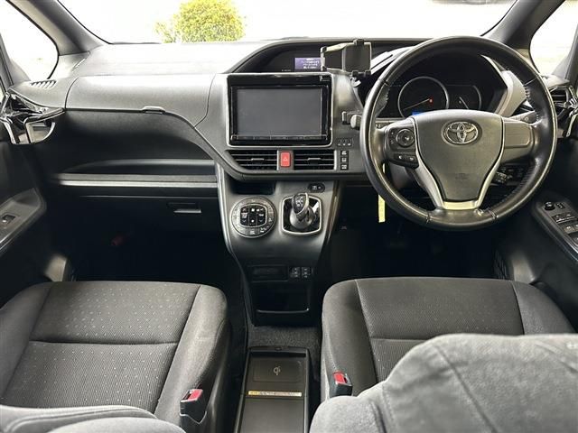TOYOTA VOXY HYBRID 2015 Image 31