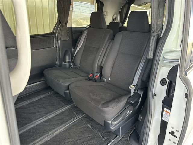 TOYOTA VOXY HYBRID 2015 Image 31