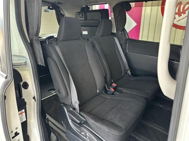 TOYOTA VOXY HYBRID 2015 Image 31