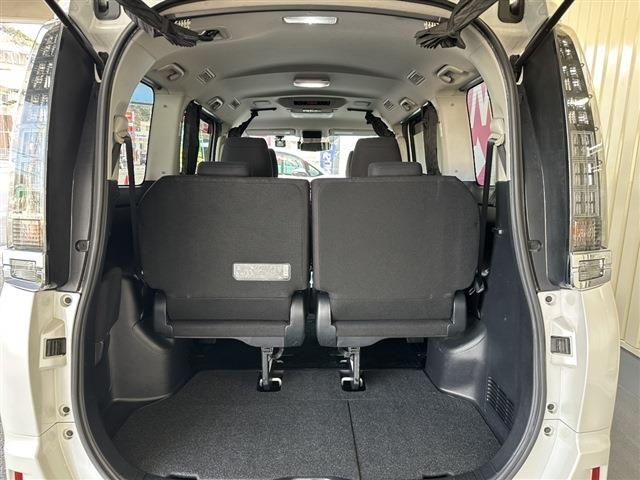 TOYOTA VOXY HYBRID 2015 Image 31