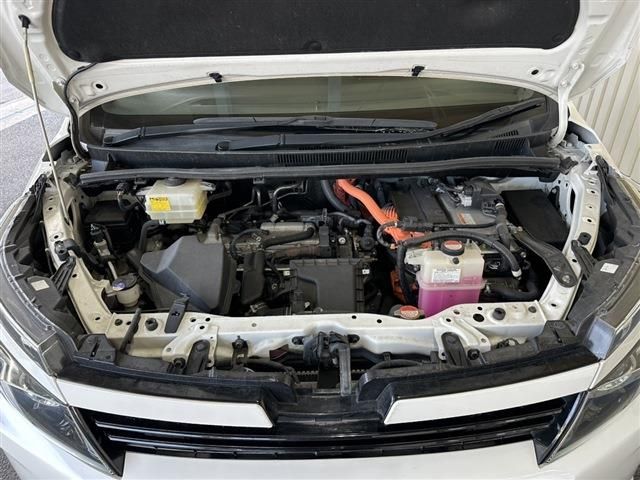 TOYOTA VOXY HYBRID 2015 Image 31