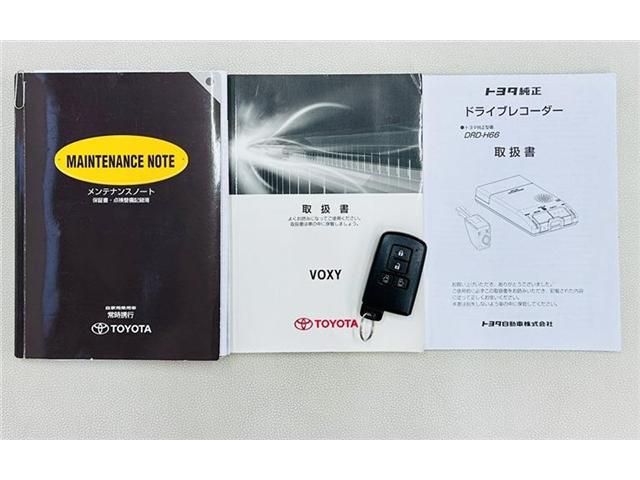 TOYOTA VOXY HYBRID 2015 Image 31