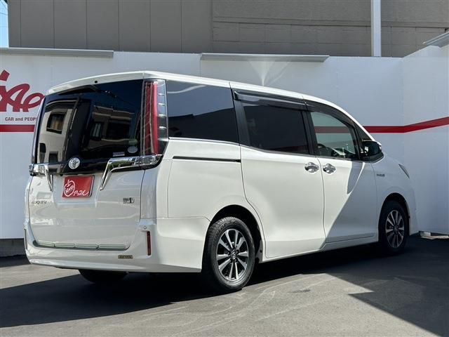 TOYOTA ESQUIRE HYBRID 2018 Image 31