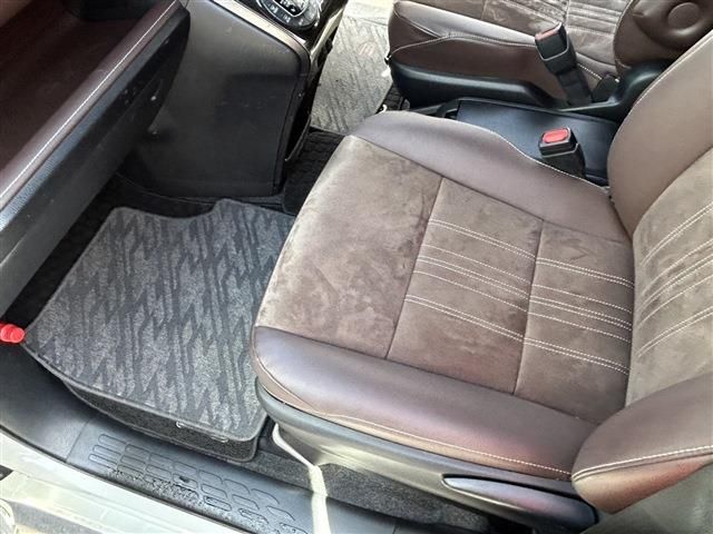 TOYOTA ESQUIRE HYBRID 2018 Image 31