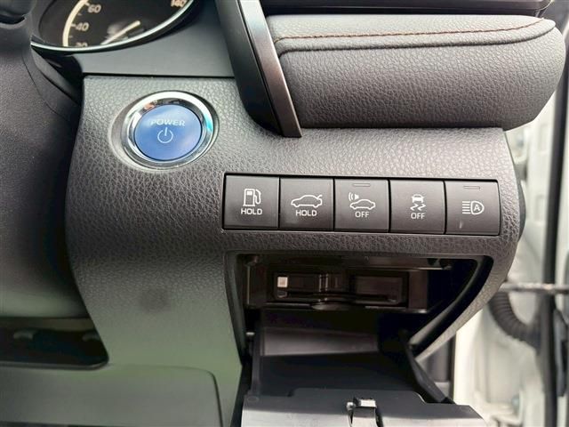 TOYOTA CAMRY HYBRID 2019 Image 31