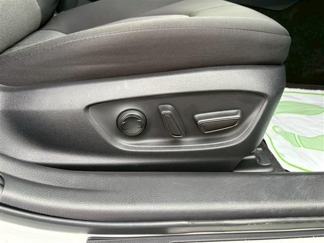 TOYOTA CAMRY HYBRID 2019 Image 31