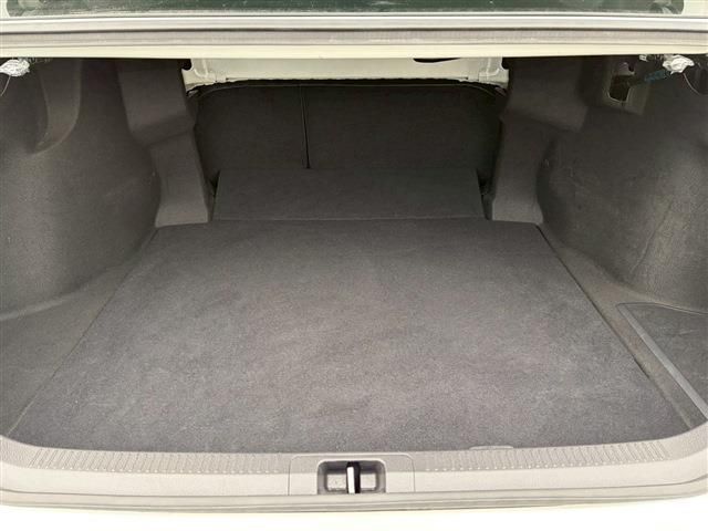 TOYOTA CAMRY HYBRID 2019 Image 31