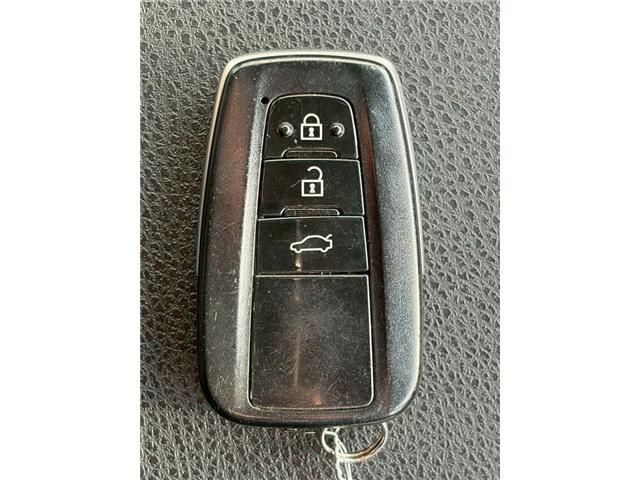 TOYOTA CAMRY HYBRID 2019 Image 31