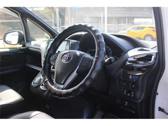 TOYOTA NOAH HYBRID 2015 Image 31