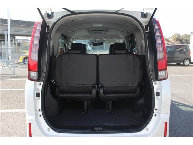 TOYOTA NOAH HYBRID 2015 Image 31