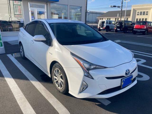TOYOTA PRIUS 2015 Image 31