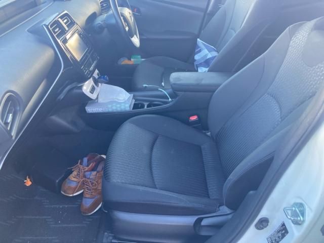 TOYOTA PRIUS 2015 Image 31