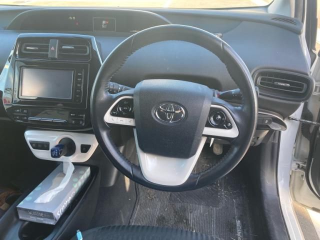 TOYOTA PRIUS 2015 Image 31