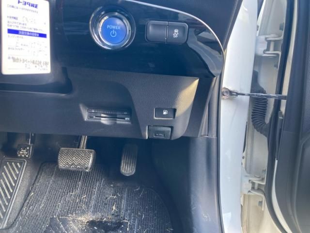 TOYOTA PRIUS 2015 Image 31