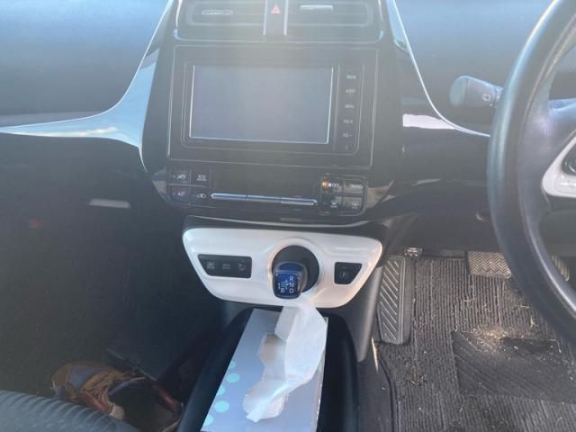 TOYOTA PRIUS 2015 Image 31