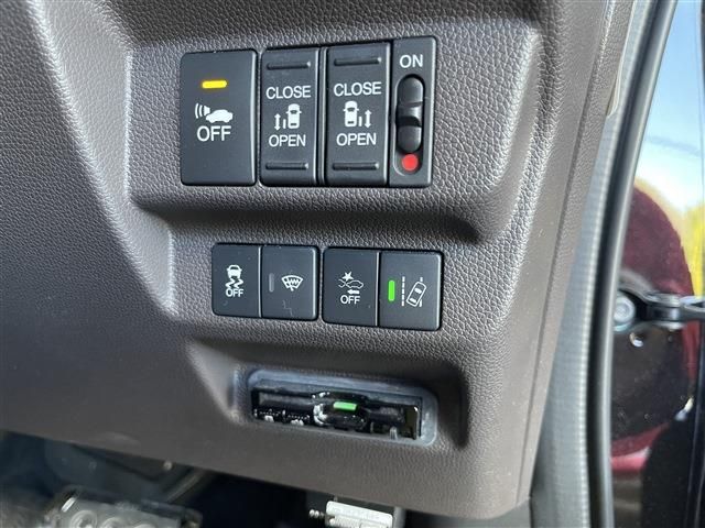 HONDA FREED HYBRID 2018 Image 31