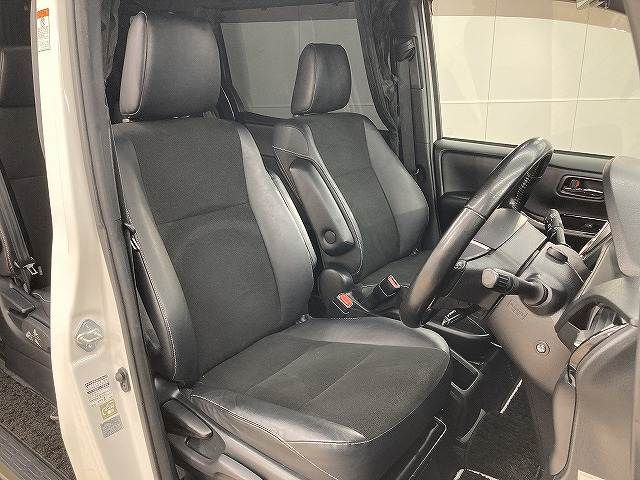 TOYOTA NOAH HYBRID 2018 Image 31