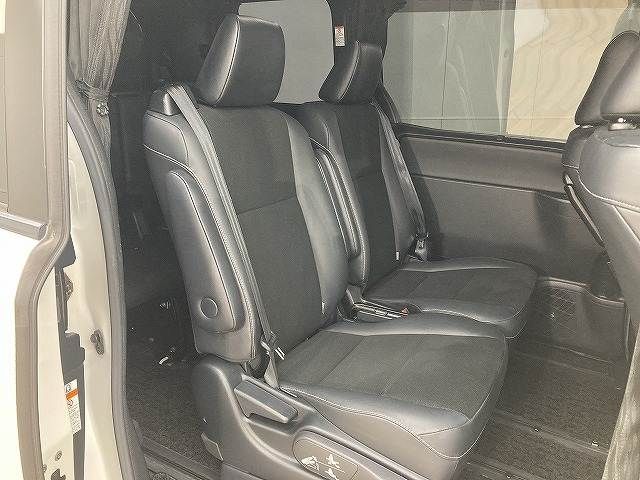 TOYOTA NOAH HYBRID 2018 Image 31