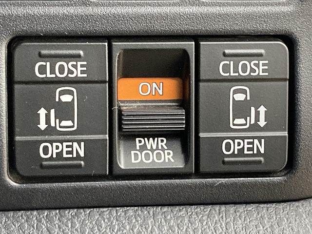 TOYOTA NOAH HYBRID 2018 Image 31