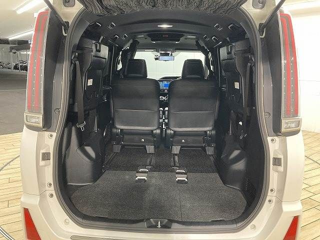 TOYOTA NOAH HYBRID 2018 Image 31